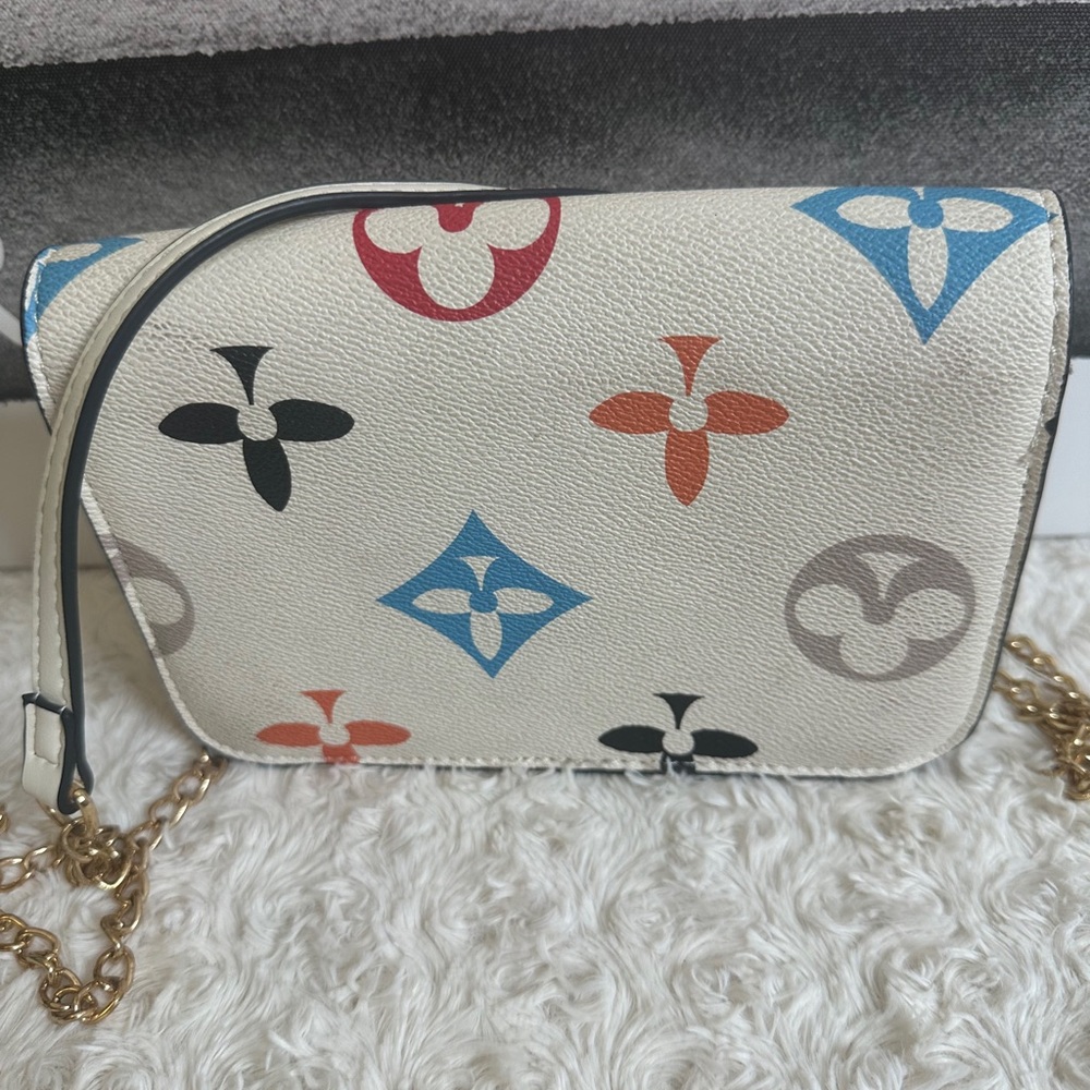 Stylish Cream Designer inspired Crossbody Bag - Picture 3 of 7